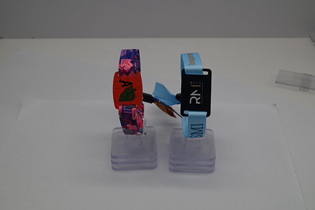 會(huì)員卡的種類是有很多種的，可以根據(jù)它們的材質(zhì)、形狀、用途以及芯片類型來(lái)進(jìn)行分類